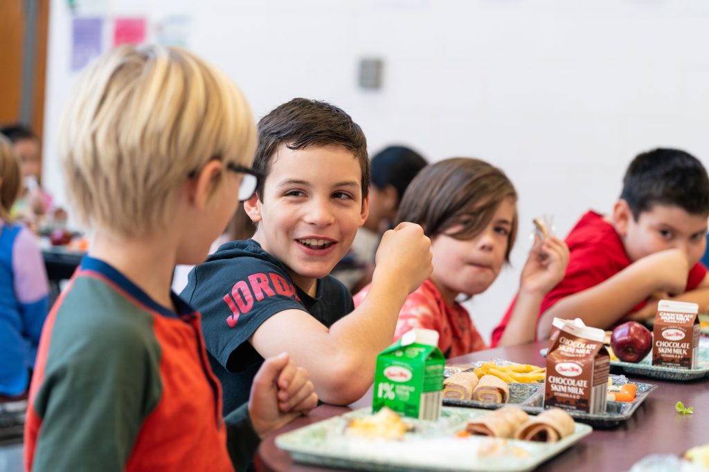 children at school lunch