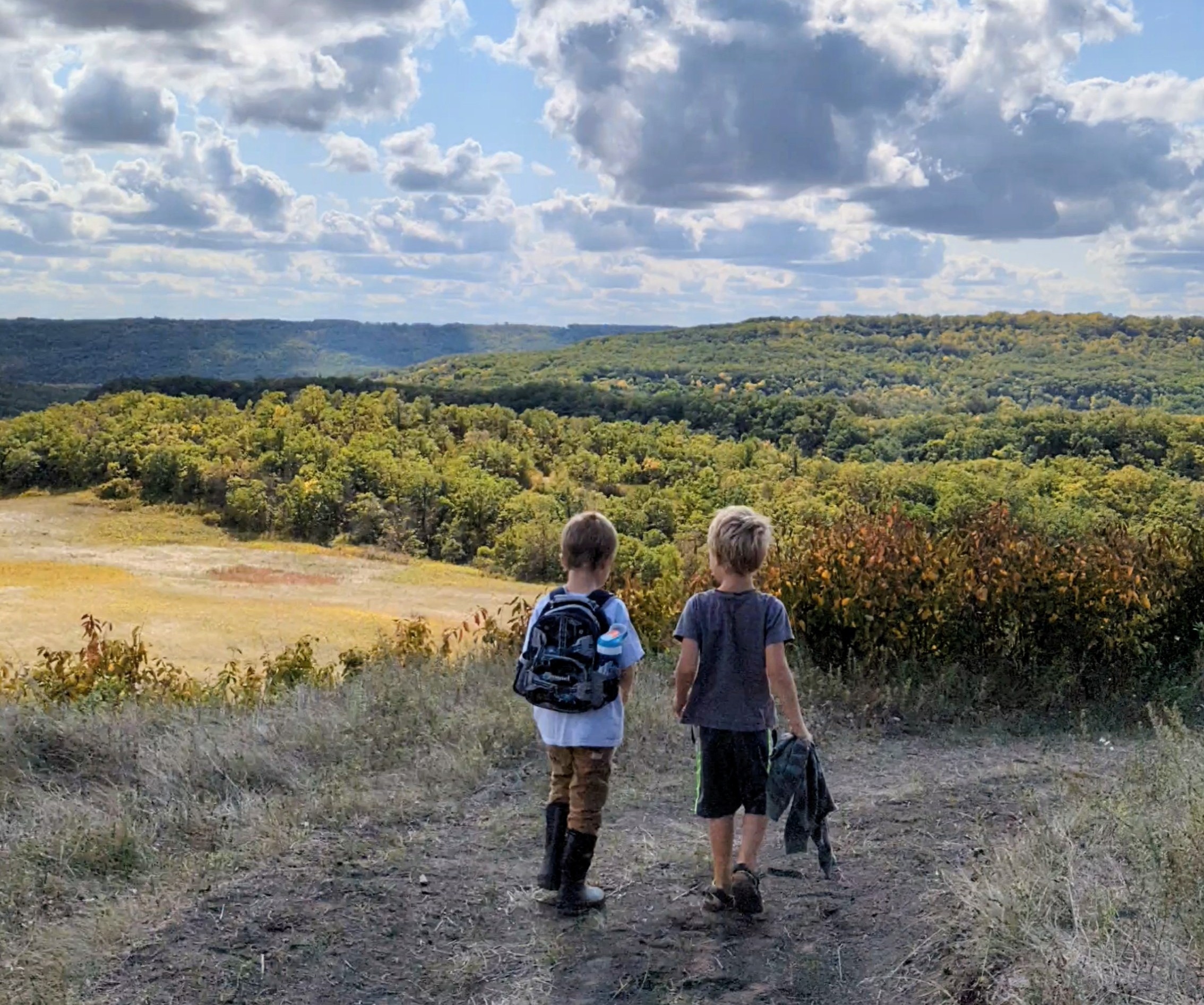 kids hiking in the Pembina Gorge